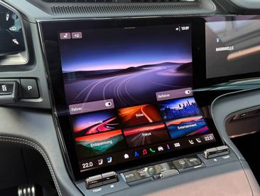 Porsche Cayenne E4 Turbo Electric — photo 22