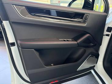 Porsche Cayenne III S E-Hybrid Coupé Black Edition — photo 17