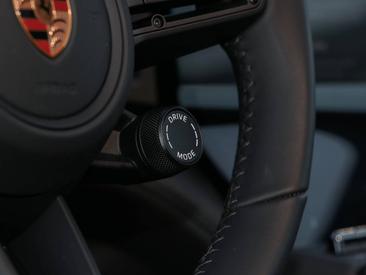 Porsche Cayenne E4 Electric — photo 15