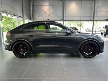 Porsche Macan Electrique 4S — photo 8