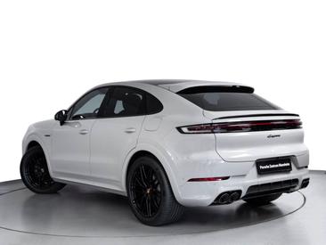 Porsche Cayenne III E-Hybrid Coupé Black Edition — photo 3