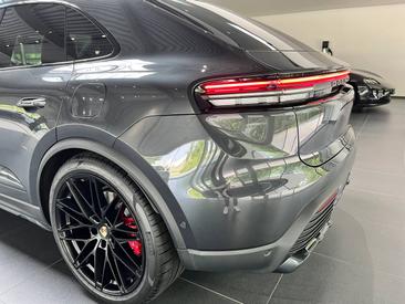 Porsche Macan Electrique 4S — photo 11