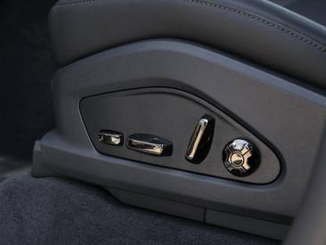 Porsche Cayenne E4 Electric — photo 23