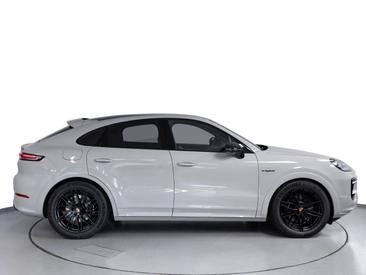 Porsche Cayenne III E-Hybrid Coupé Black Edition — photo 8