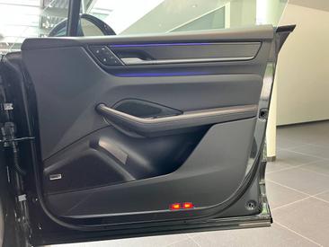 Porsche Macan Electrique 4S — photo 19