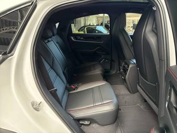 Porsche Cayenne III S E-Hybrid Coupé Black Edition — photo 29