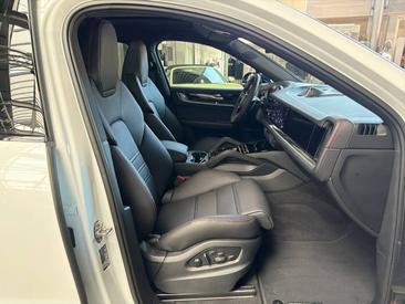 Porsche Cayenne III S E-Hybrid Coupé Black Edition — photo 30