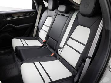 Porsche Cayenne III E-Hybrid Coupé Black Edition — photo 14