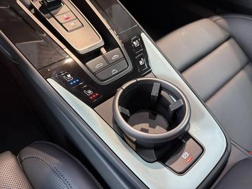 Porsche 992 II Carrera GTS Cabriolet — photo 34