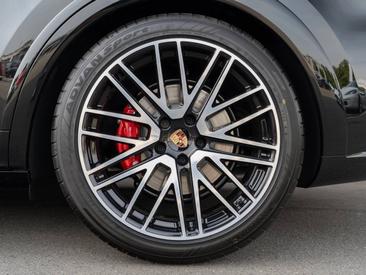 Porsche Cayenne III GTS Coupé — photo 25
