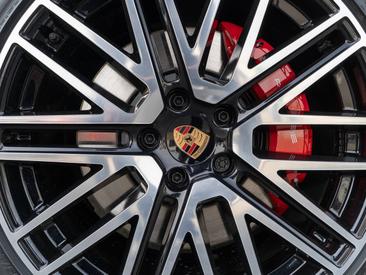 Porsche Cayenne III GTS Coupé — photo 26