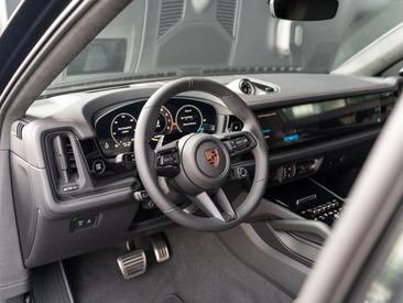 Porsche Cayenne III GTS Coupé — photo 27