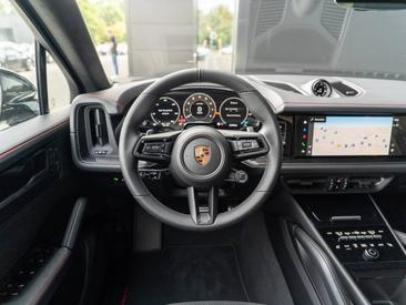 Porsche Cayenne III GTS Coupé — photo 29