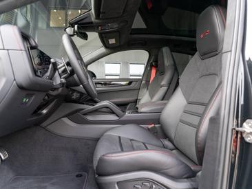 Porsche Cayenne III GTS Coupé — photo 41