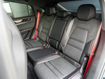 Porsche Cayenne III GTS Coupé — photo 43
