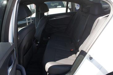 BMW 545e XDrive M Sport — photo 12