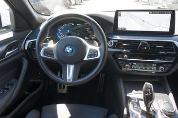 BMW 545e XDrive M Sport — photo 14