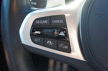 BMW 545e XDrive M Sport — photo 26