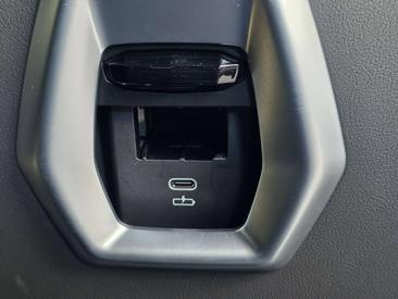BMW XM 50e — photo 24