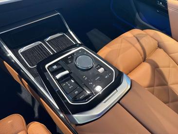 BMW Série 7 740d XDrive — photo 13
