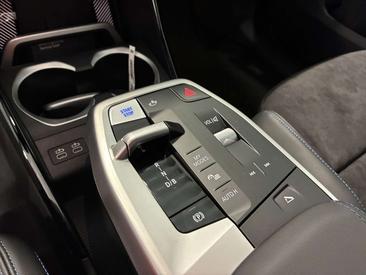 BMW IX1 EDrive20 — photo 13