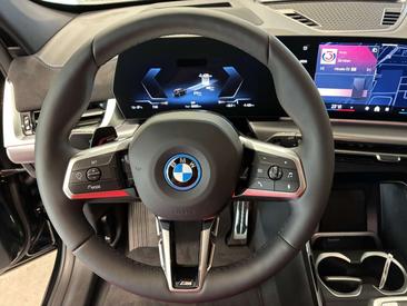 BMW IX1 EDrive20 — photo 14