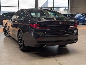 BMW Série 5 Sport 518d — photo 4