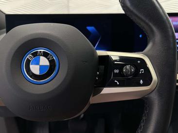BMW IX XDrive40 — photo 23