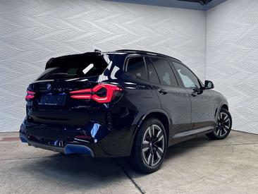 BMW iX3 M Sport — photo 17