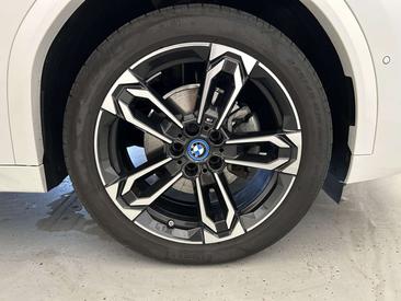 BMW IX2 M Sport EDrive20 — photo 17