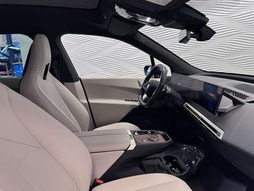 BMW IX XDrive40 — photo 32