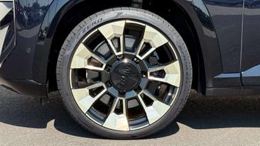 BMW XM — photo 7