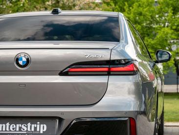 BMW Série 7 M Sport 740d — photo 8