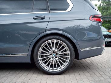 BMW X7 40d — photo 12