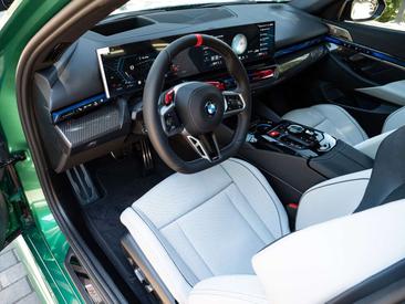 BMW M5 Touring — photo 15