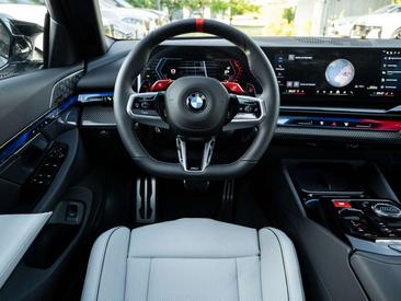BMW M5 Touring — photo 16