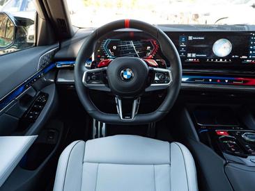 BMW M5 Touring — photo 17