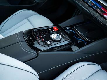 BMW M5 Touring — photo 21