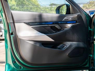BMW M5 Touring — photo 25