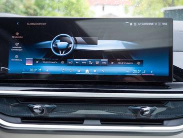 BMW X7 40d — photo 21