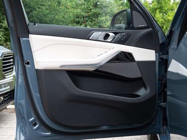 BMW X7 40d — photo 23