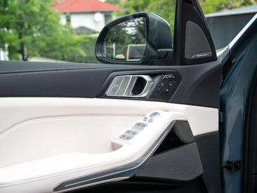 BMW X7 40d — photo 24