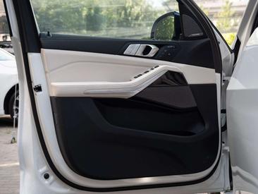 BMW X7 M Sport 40d — photo 25