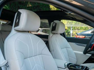 BMW Série 7 Individual 760e — photo 25
