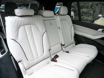 BMW X7 40d — photo 30