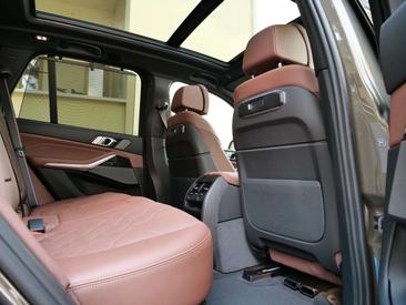 BMW X5 M Sport 40 — photo 31