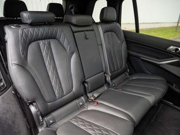 BMW X7 M Sport 40d — photo 32