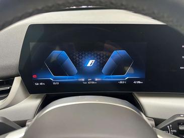 BMW IX1 — photo 10
