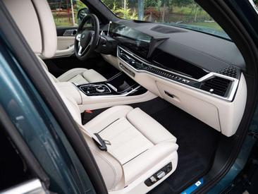 BMW X7 40d — photo 27