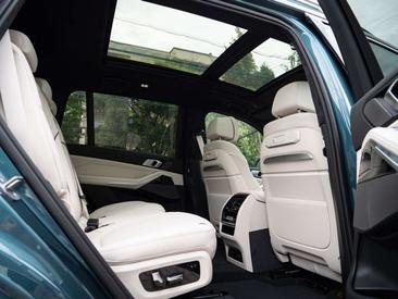 BMW X7 40d — photo 28